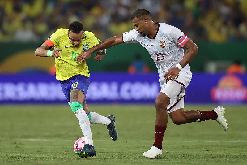 Brasil empata com a Venezuela e deixa a liderança das Eliminatórias